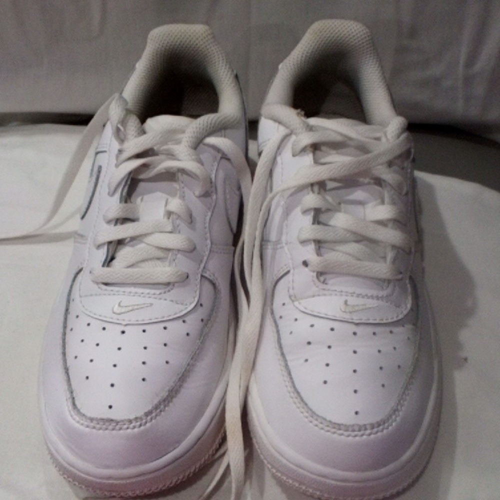 White Air Force One's size 2.5y